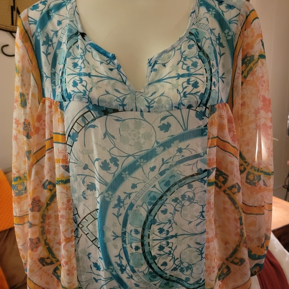 Top - Picture 2 of 6